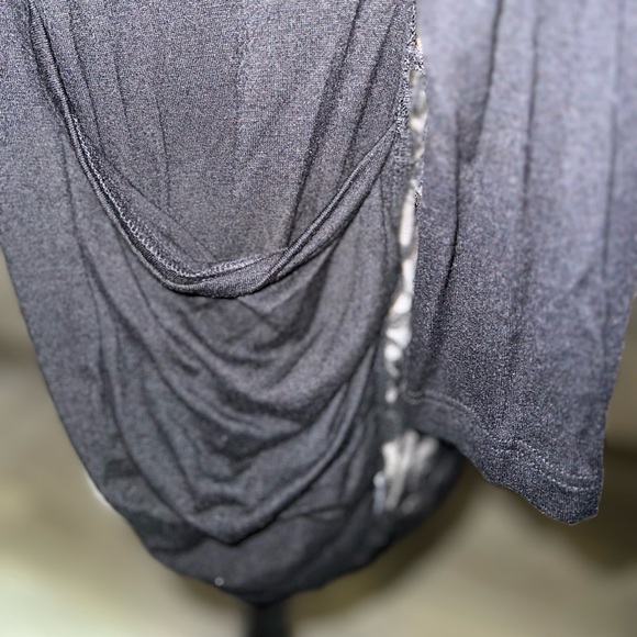 Black lightweight cover-up with open lace back and side pockets - Picture 4 of 4